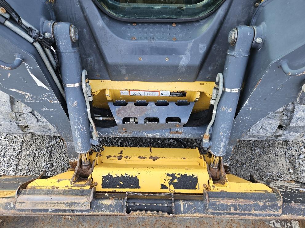 Image for 2018 John Deere 323E