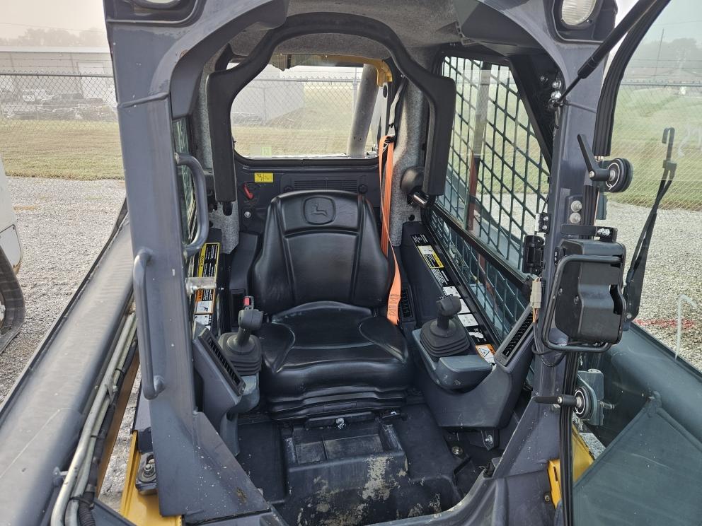 Image for 2018 John Deere 323E