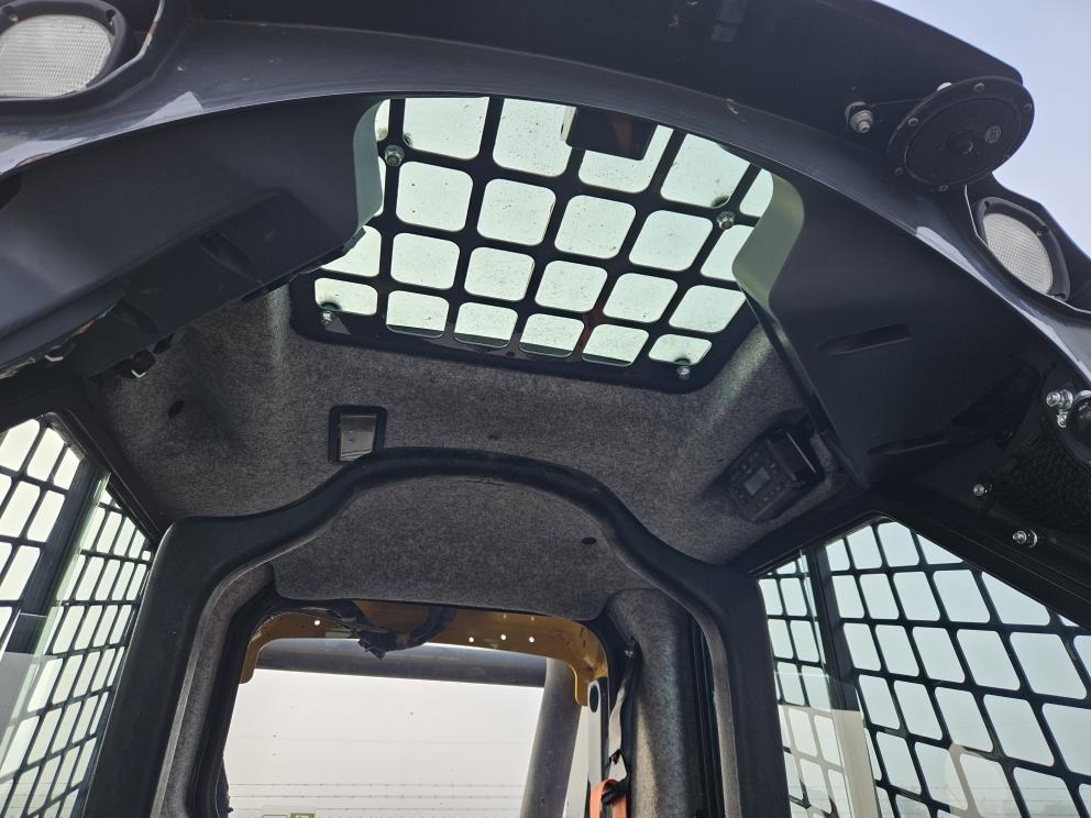 Image for 2018 John Deere 323E