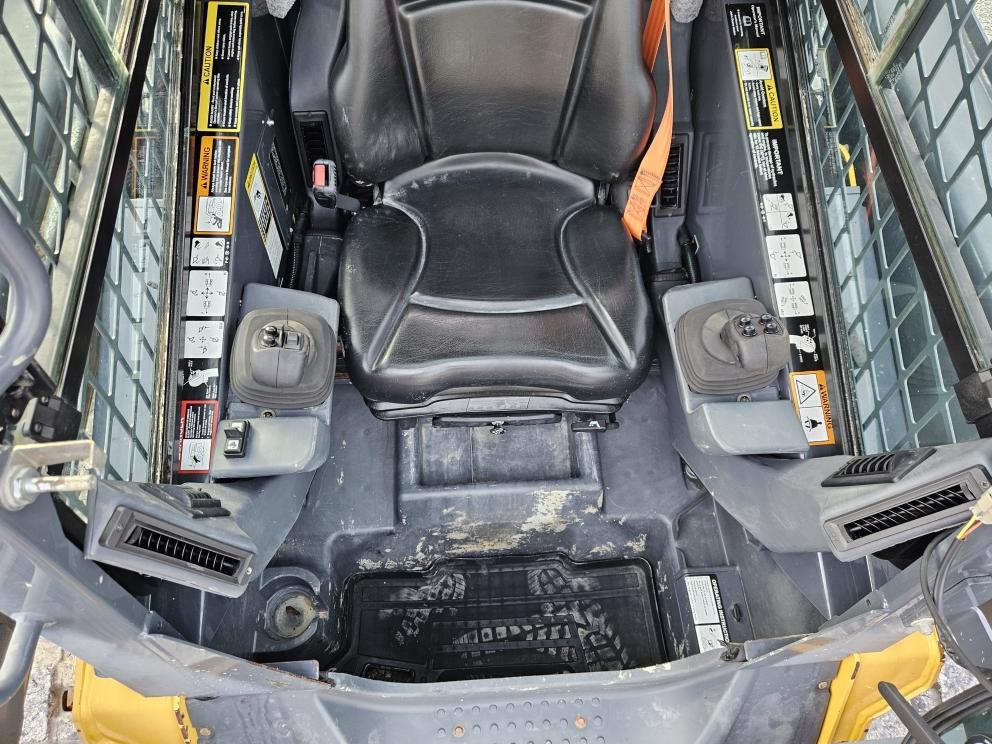 Image for 2018 John Deere 323E