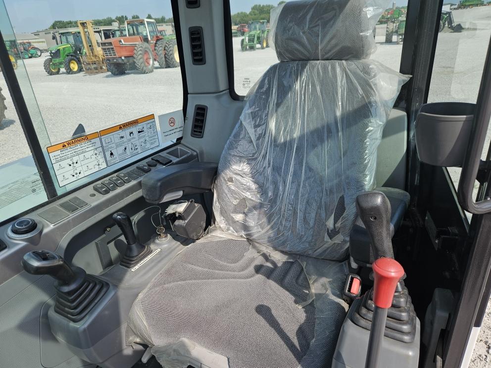 Image for 2016 Bobcat E63