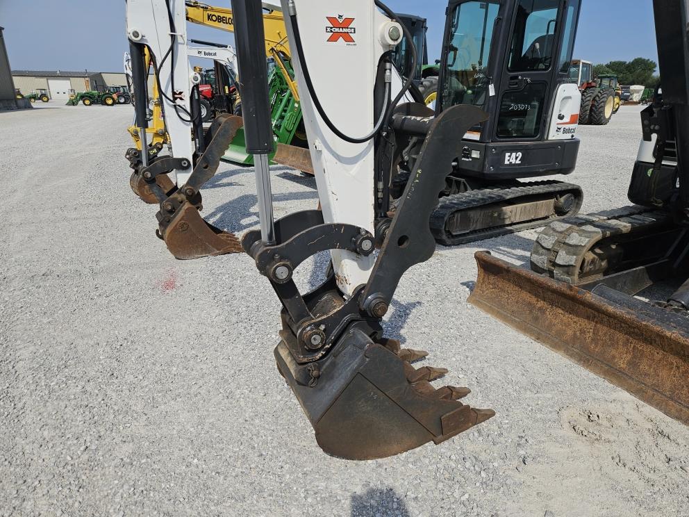 Image for 2016 Bobcat E63