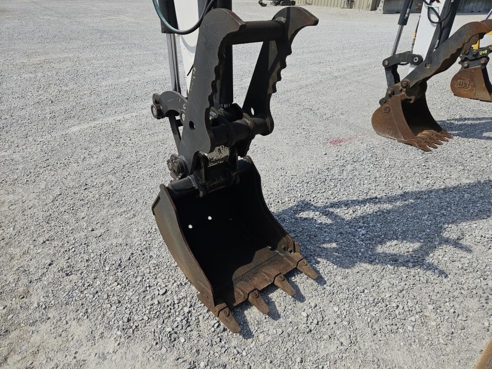 Image for 2016 Bobcat E63