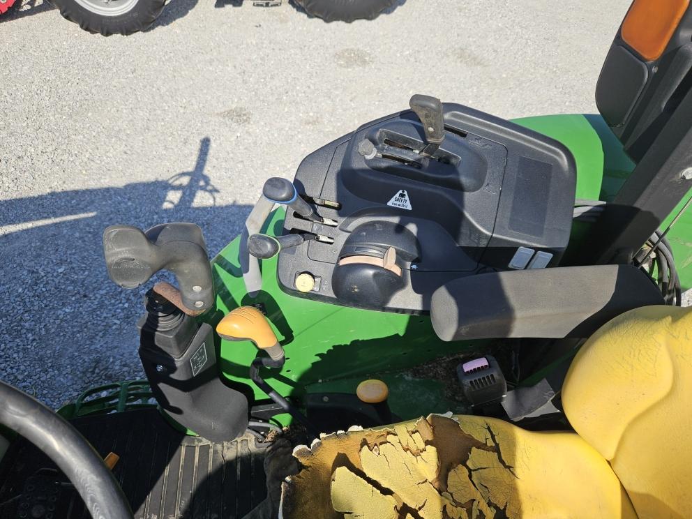 Image for 2016 John Deere 5085E