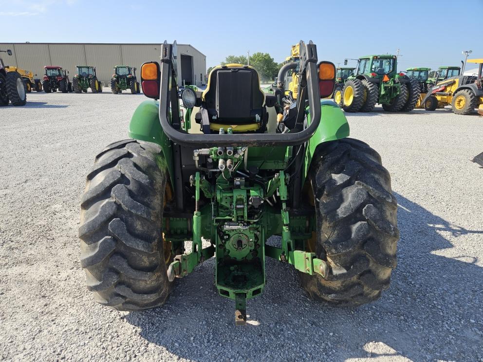 Image for 2016 John Deere 5085E