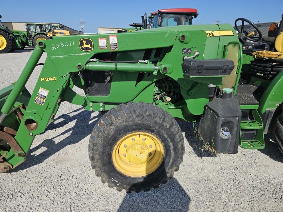 Image for 2016 John Deere 5085E