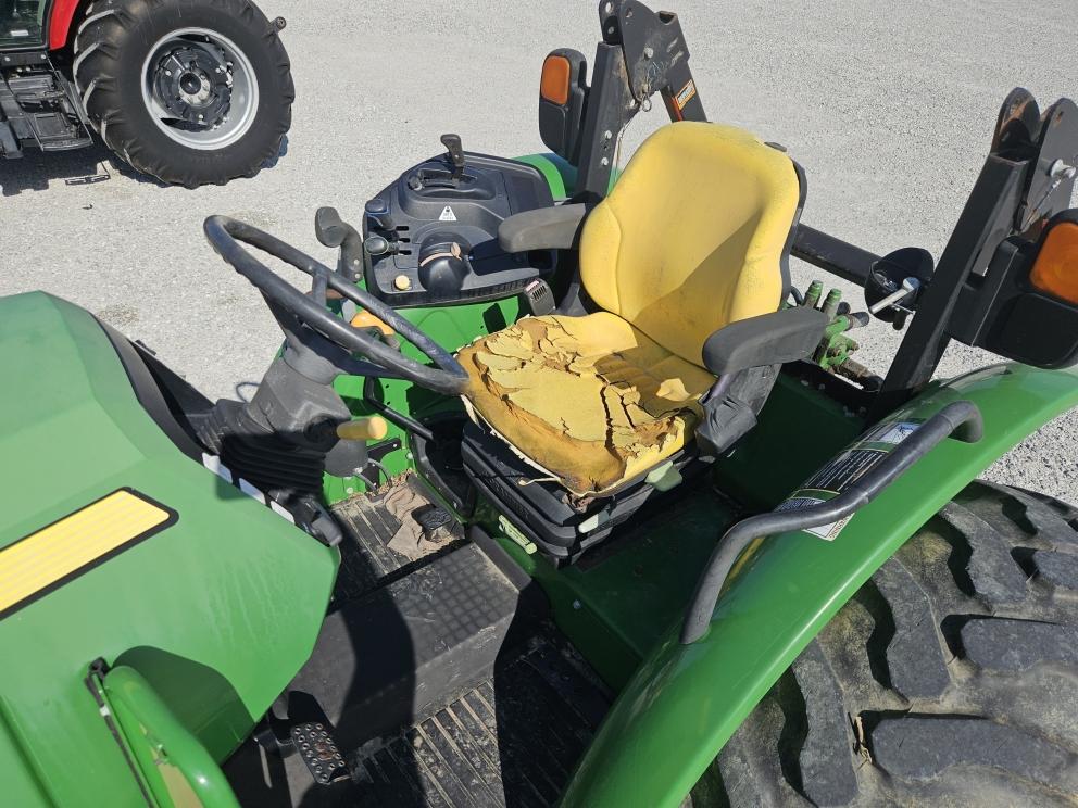 Image for 2016 John Deere 5085E