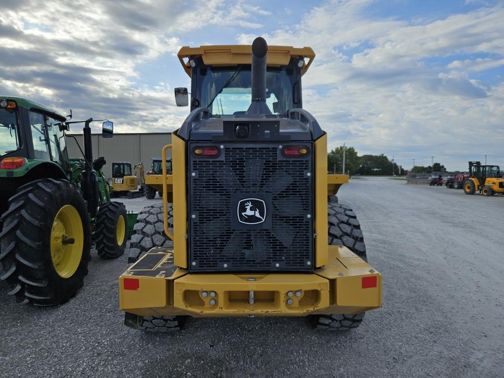 Image for 2021 John Deere 524 P-Tier