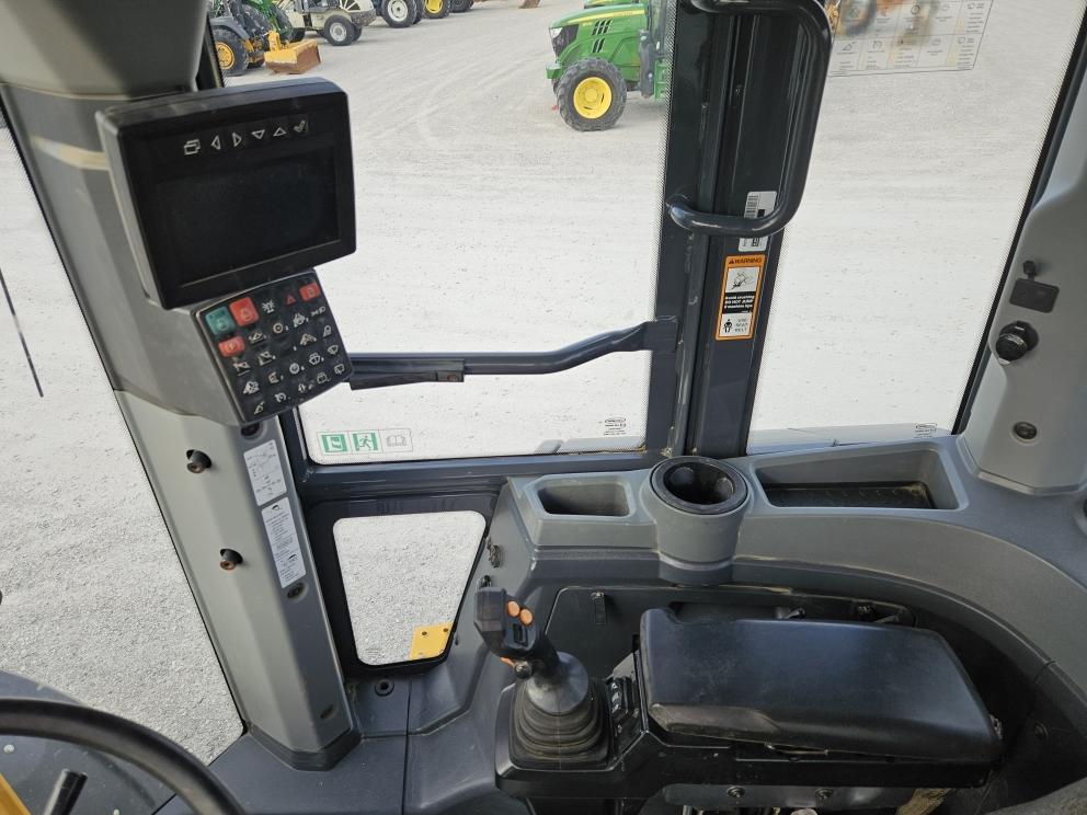 Image for 2021 John Deere 524 P-Tier