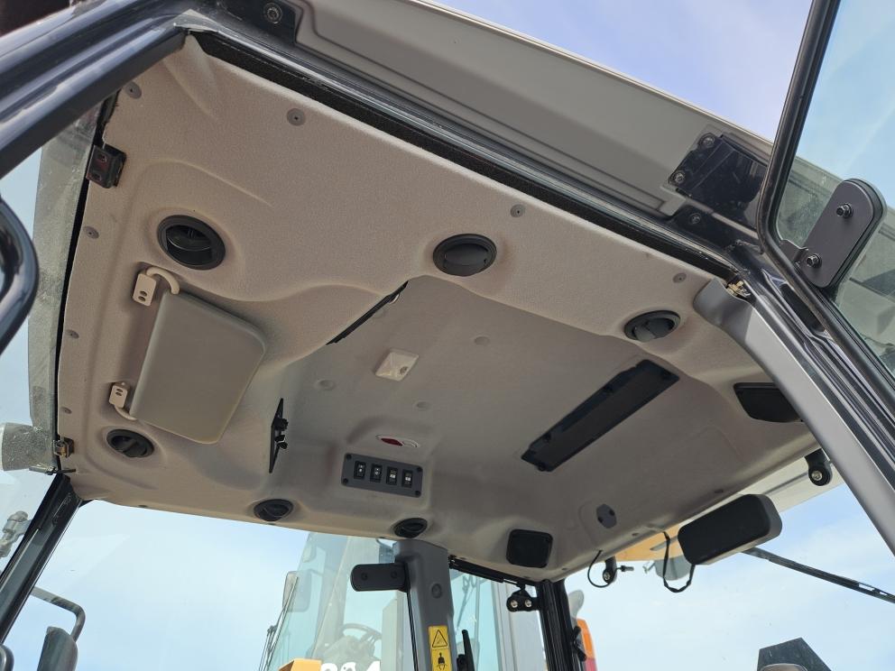 Image for 2021 Massey Ferguson 1835