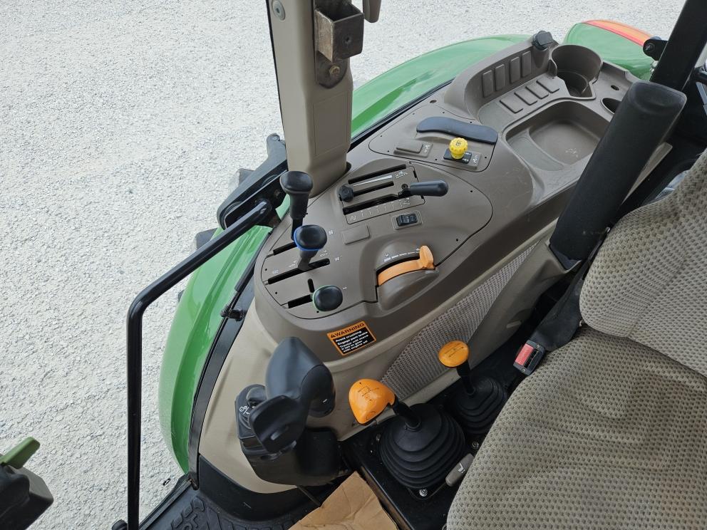 Image for 2017 John Deere 6105E