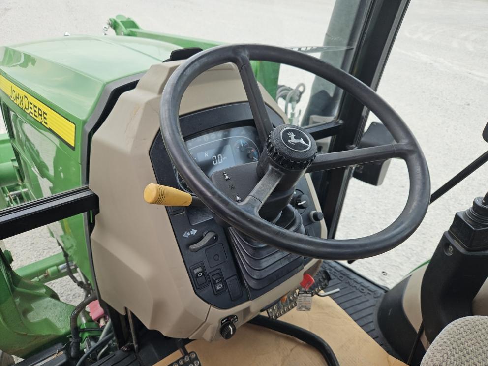 Image for 2017 John Deere 6105E
