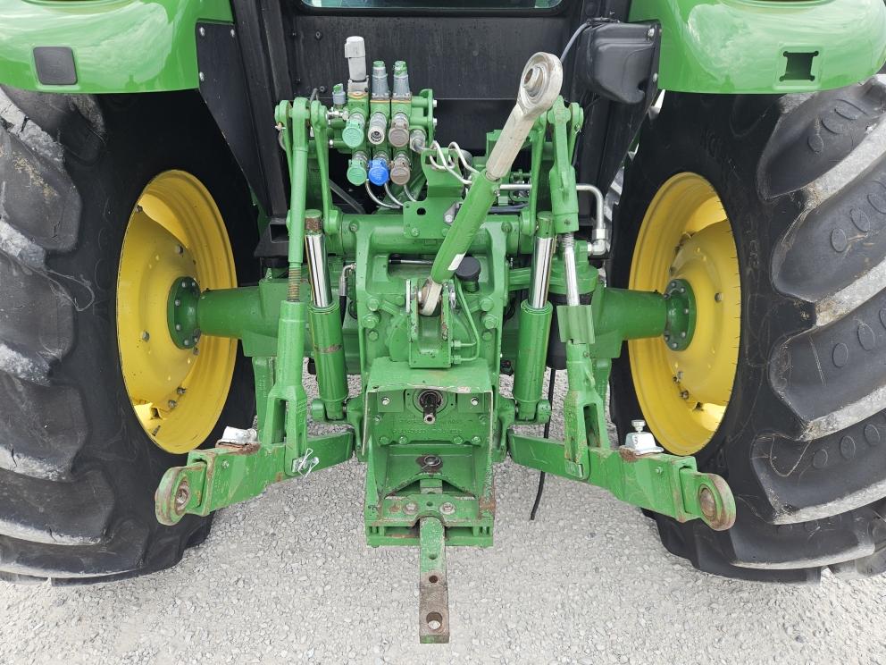 Image for 2017 John Deere 6105E