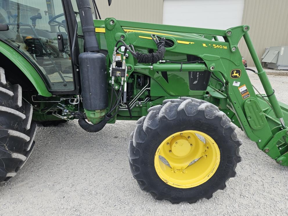 Image for 2017 John Deere 6105E