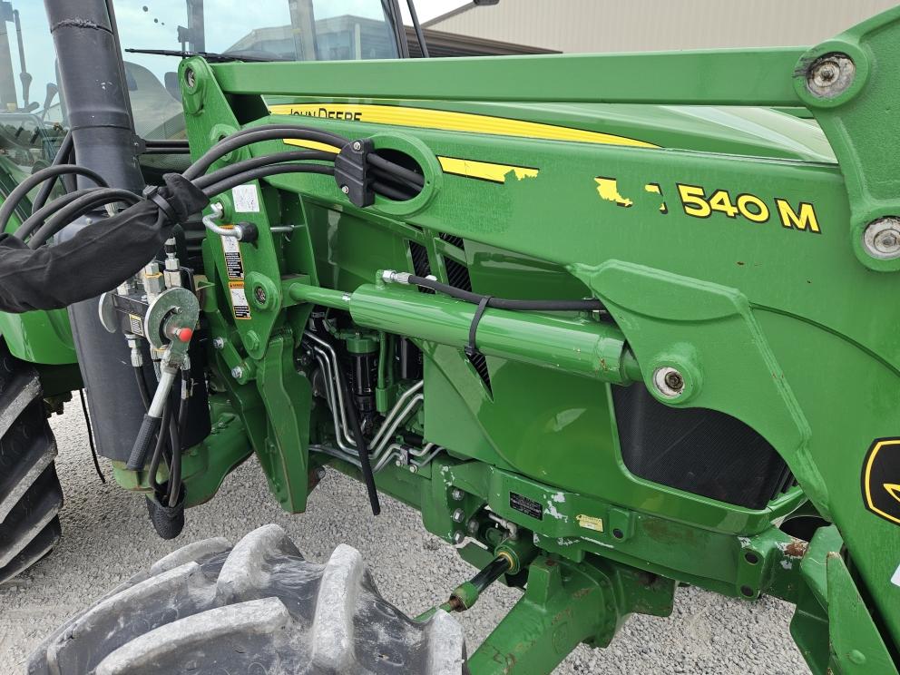Image for 2017 John Deere 6105E