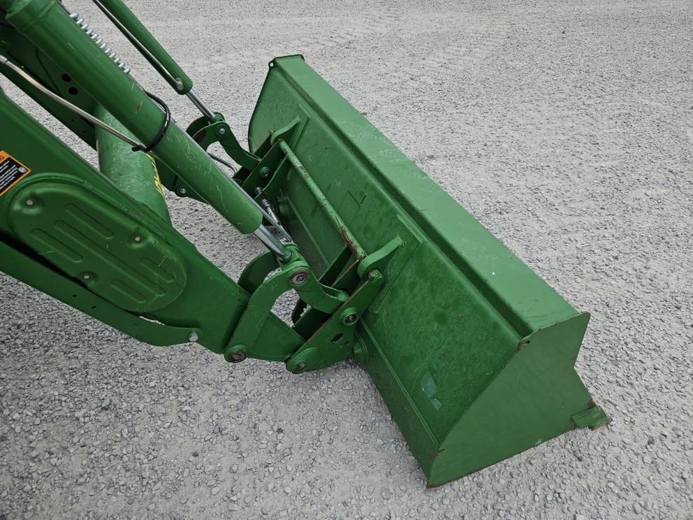 Image for 2017 John Deere 6105E