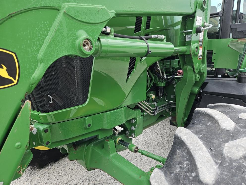 Image for 2017 John Deere 6105E