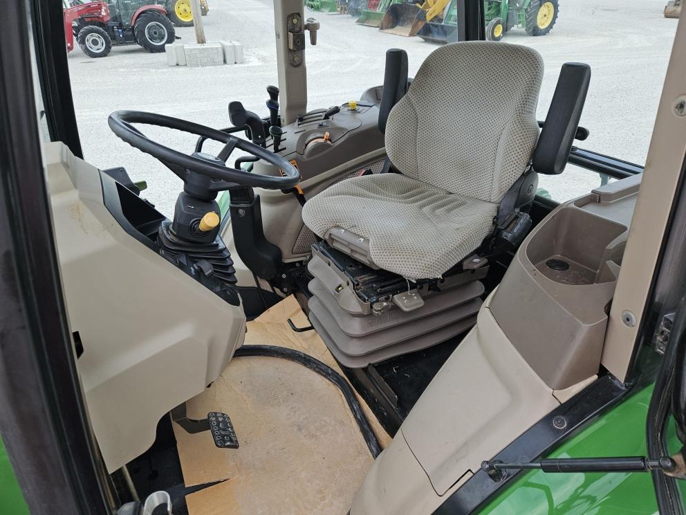 Image for 2017 John Deere 6105E
