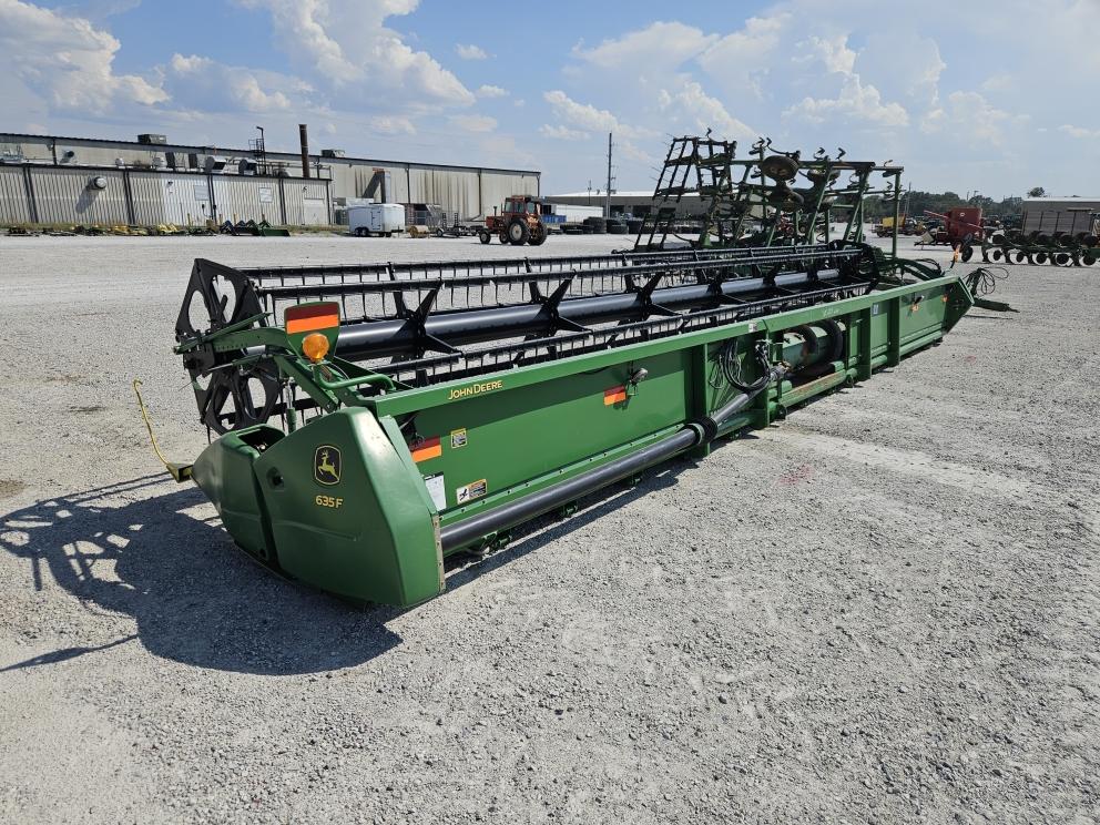 Image for 2009 John Deere 635F