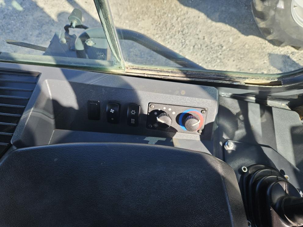 Image for 2017 John Deere 650K XLT