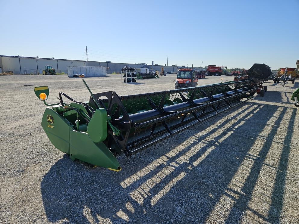 Image for 2010 John Deere 635F