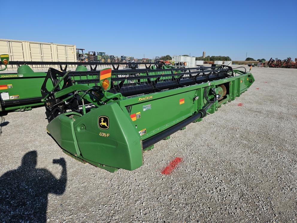 Image for 2010 John Deere 635F