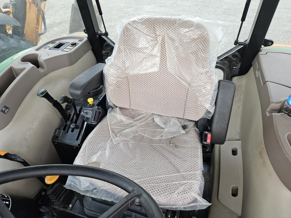 Image for 2016 John Deere 5075E