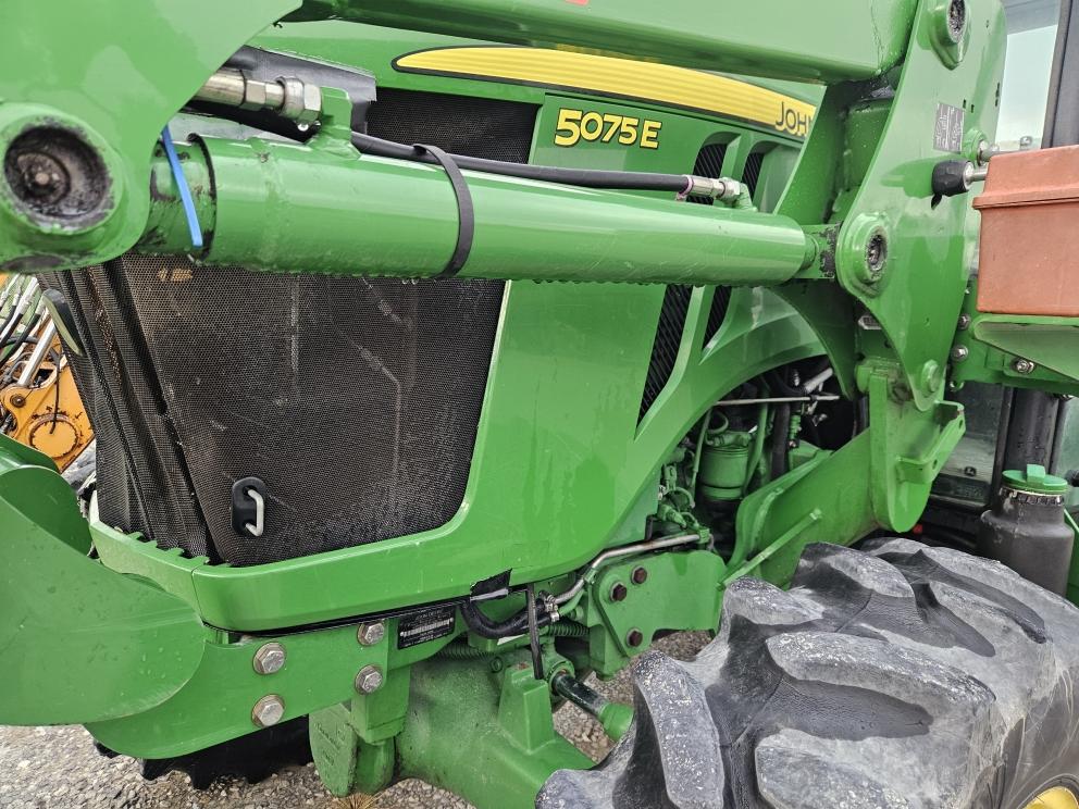 Image for 2016 John Deere 5075E