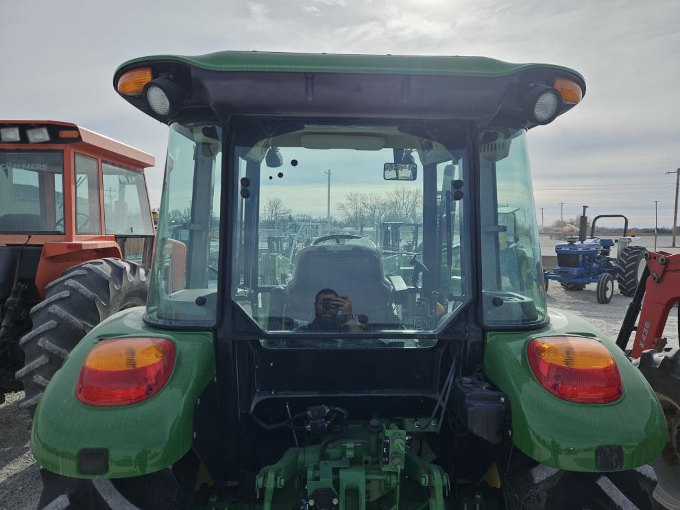 Image for 2016 John Deere 5075E