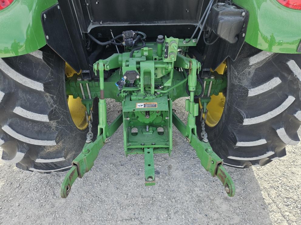 Image for 2016 John Deere 5075E