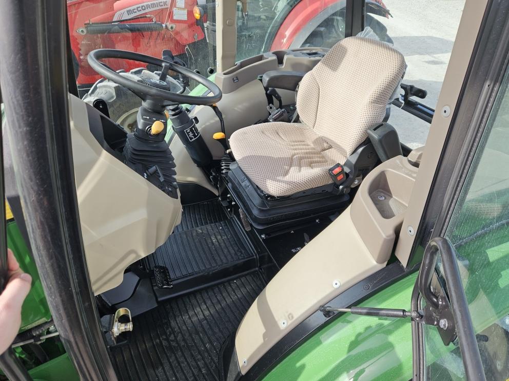 Image for 2016 John Deere 5075E