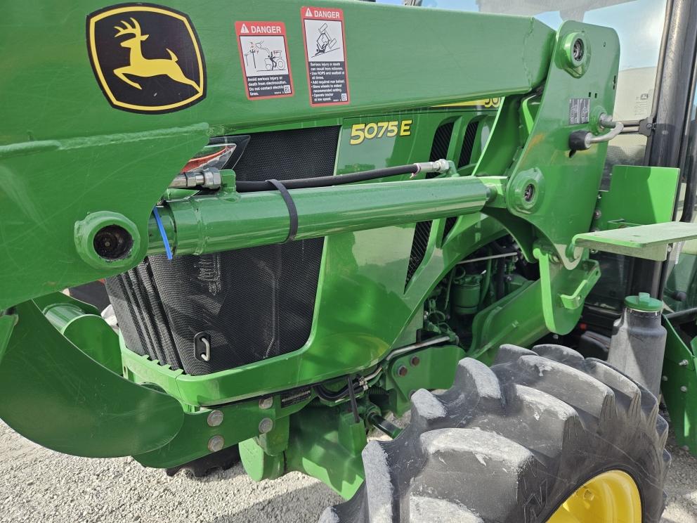Image for 2016 John Deere 5075E
