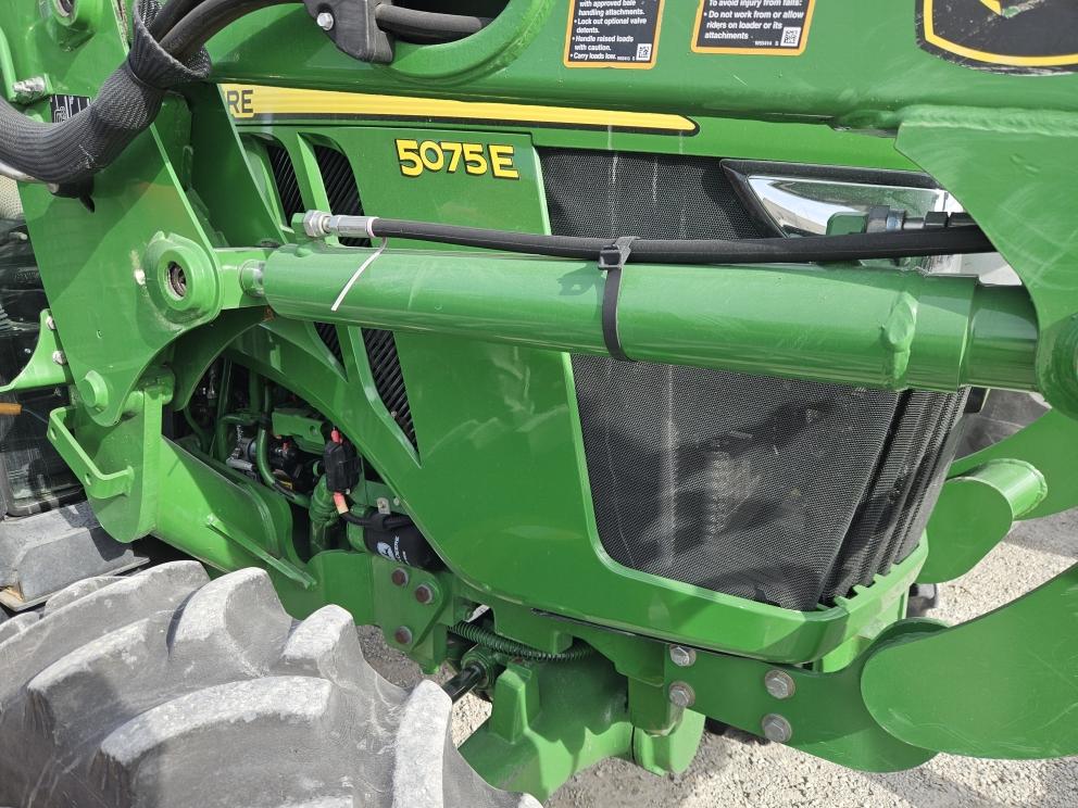 Image for 2016 John Deere 5075E