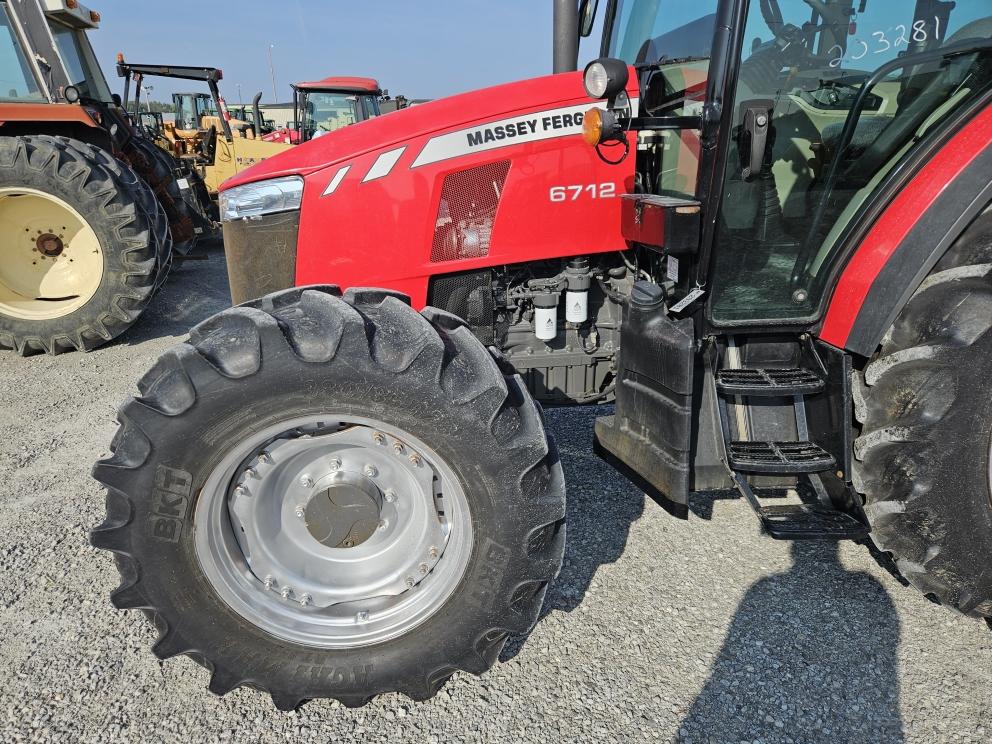 Image for 2021 Massey Ferguson 6712