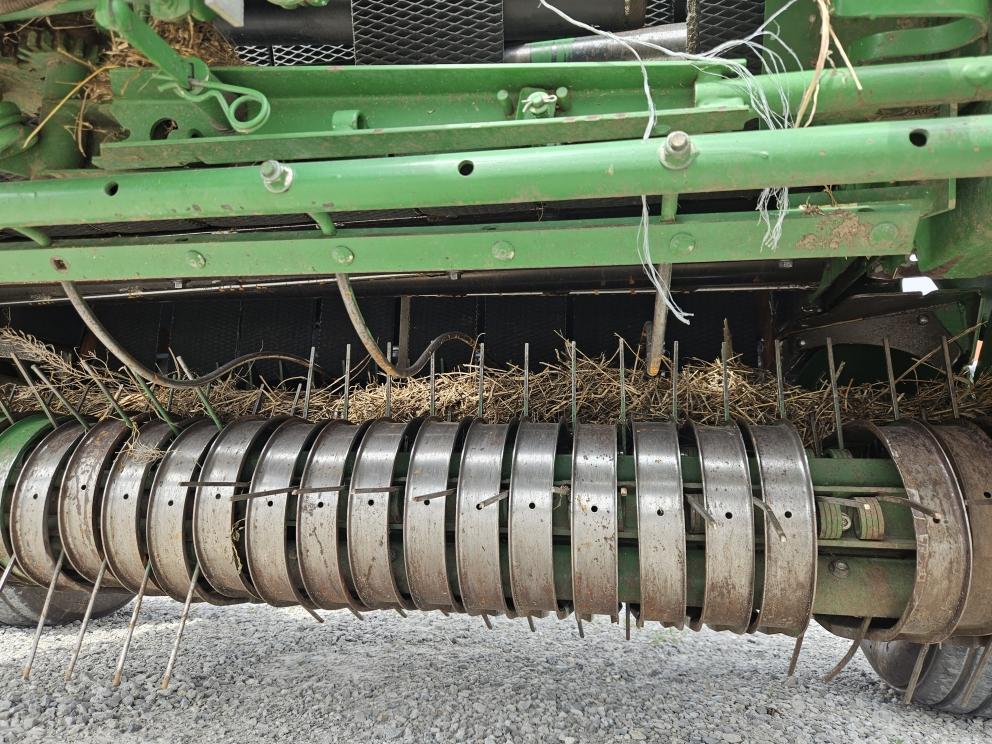 Image for 2001 John Deere 567