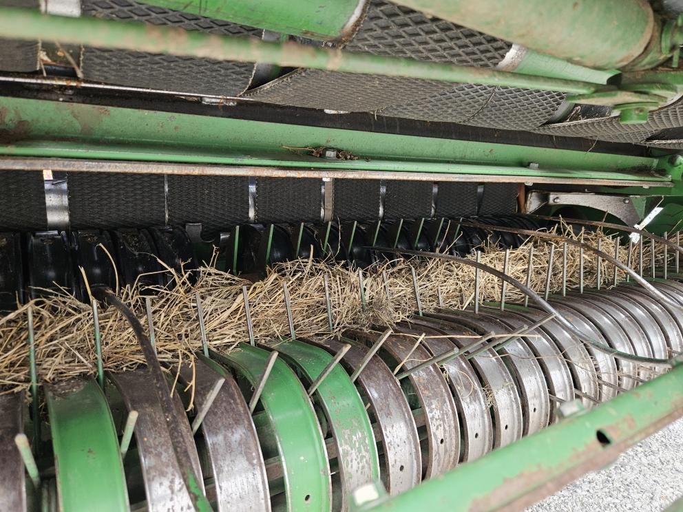 Image for 2001 John Deere 567