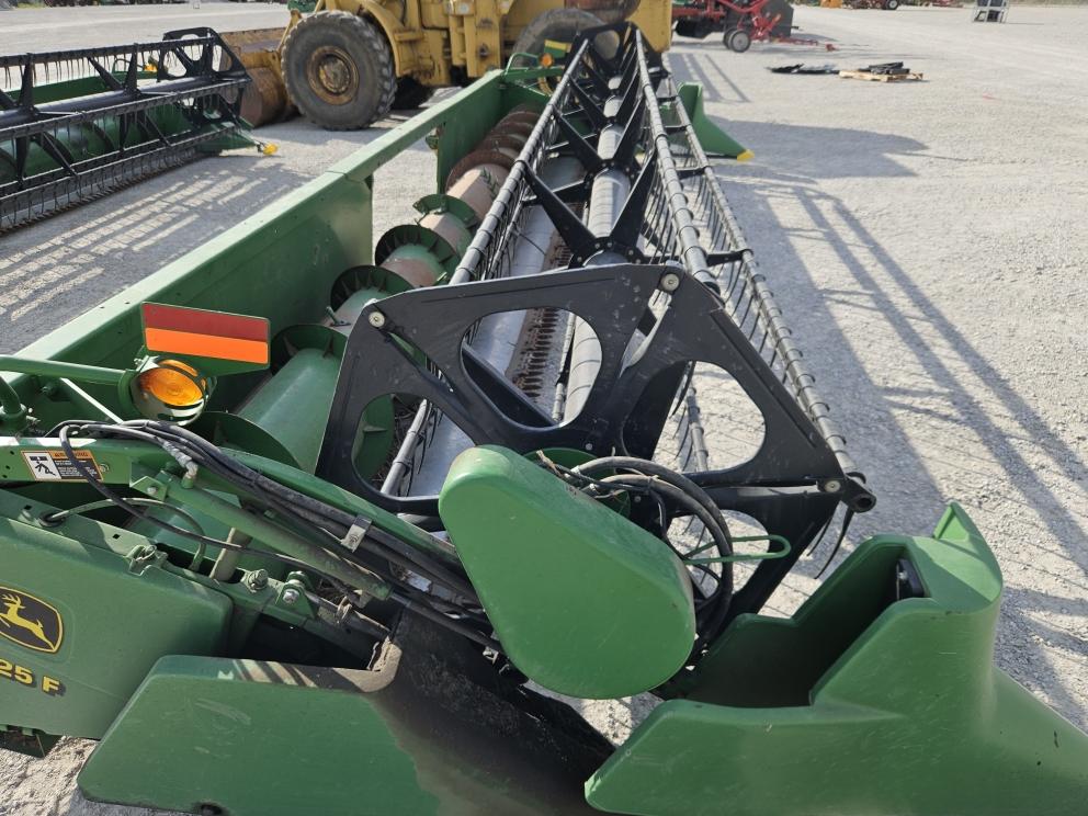 Image for 2002 John Deere 925F