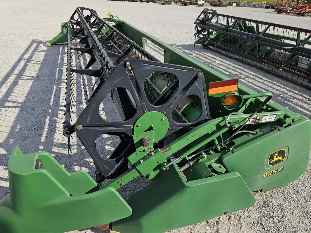 Image for 2002 John Deere 925F