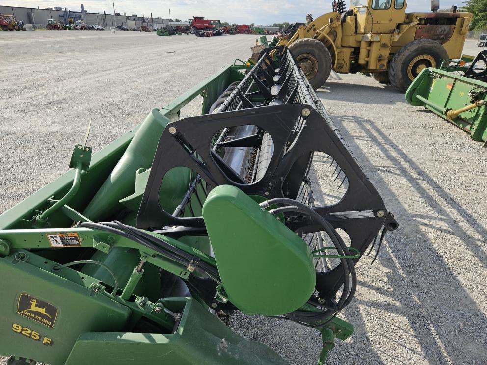 Image for 2001 John Deere 925F