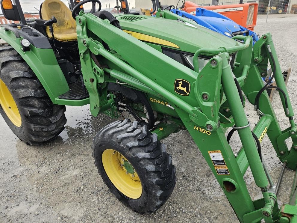 Image for 2015 John Deere 4044R
