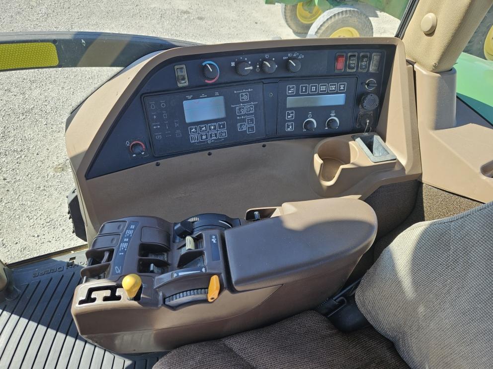 Image for 2005 John Deere 8420