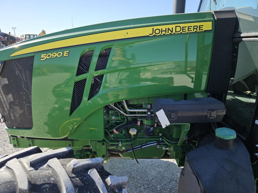 Image for 2019 John Deere 5090E