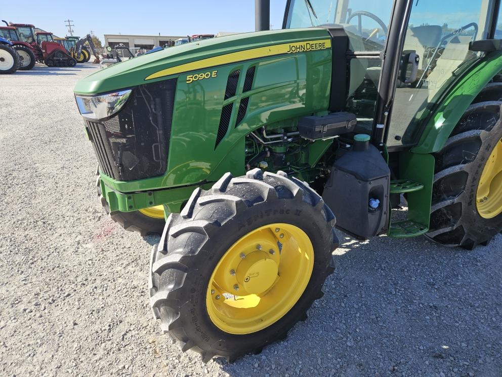 Image for 2019 John Deere 5090E