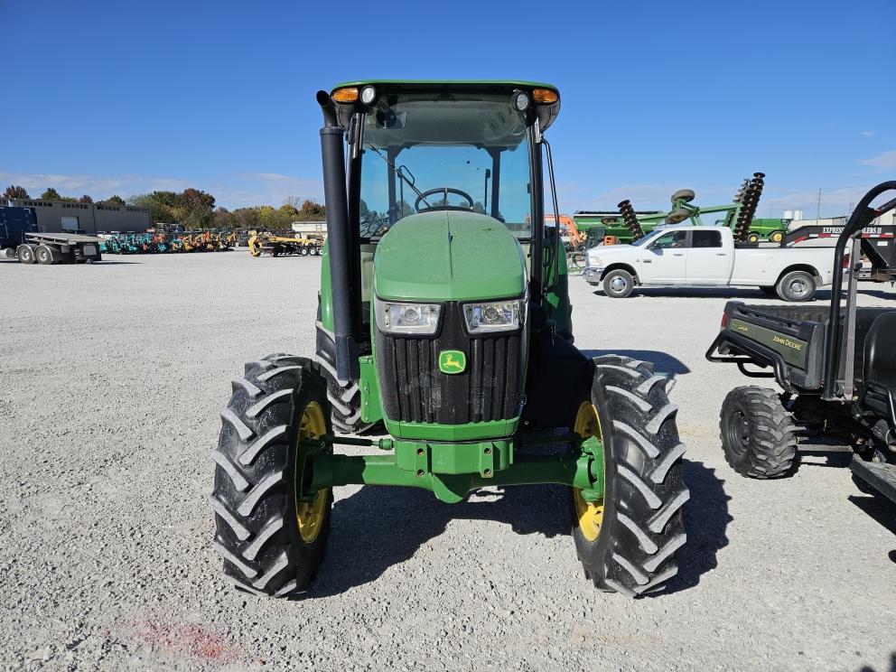 Image for 2019 John Deere 5090E
