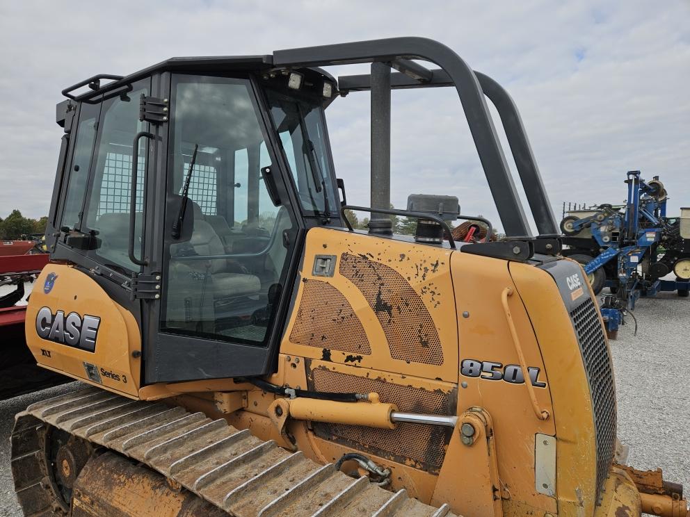 Image for 2012 Case 850L XLT