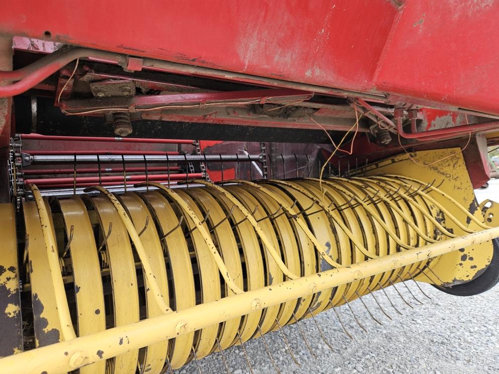 Image for 1986 New Holland 853