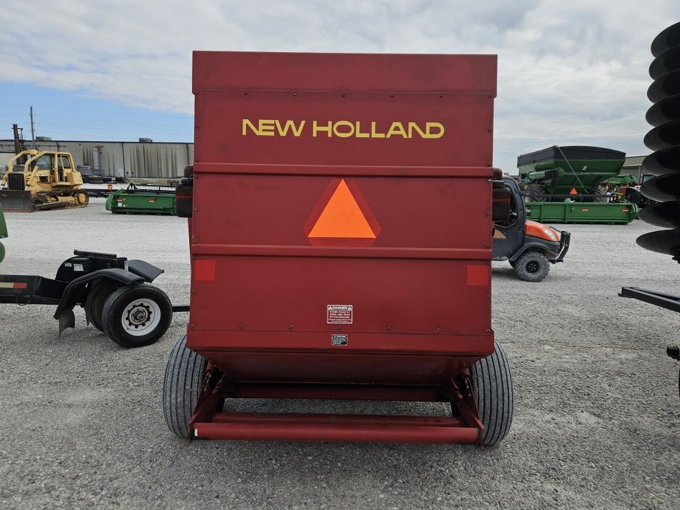 Image for 1986 New Holland 853