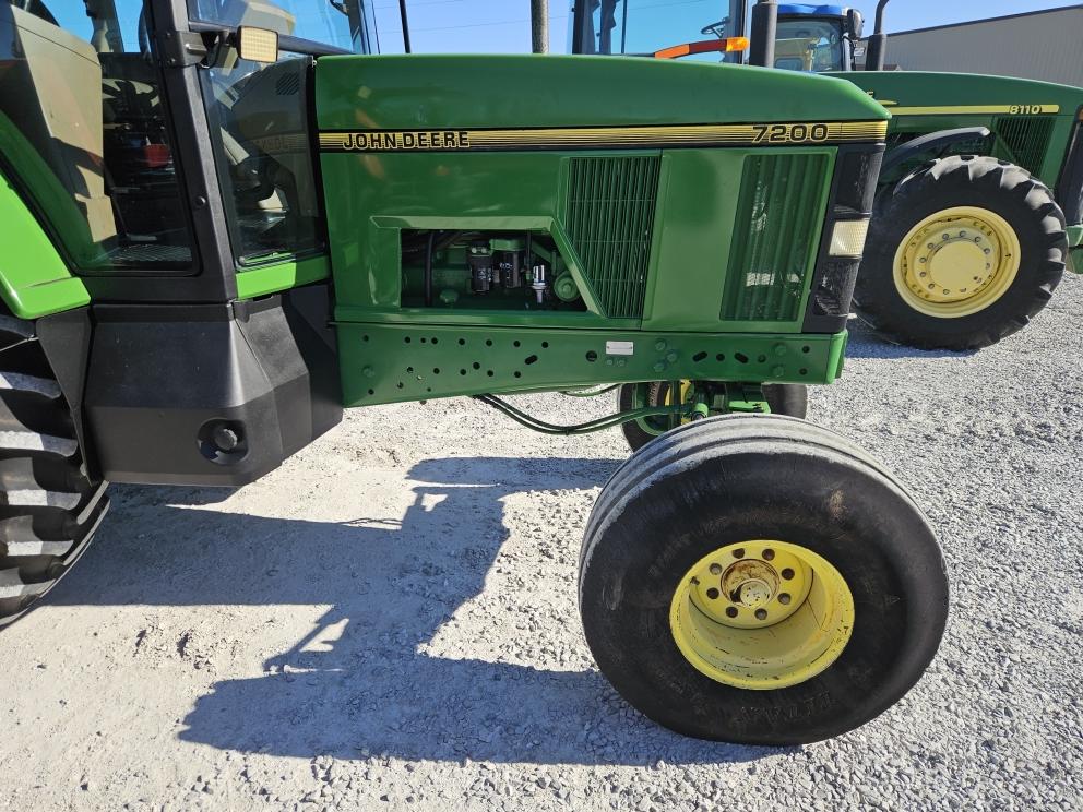 Image for 1996 John Deere 7200