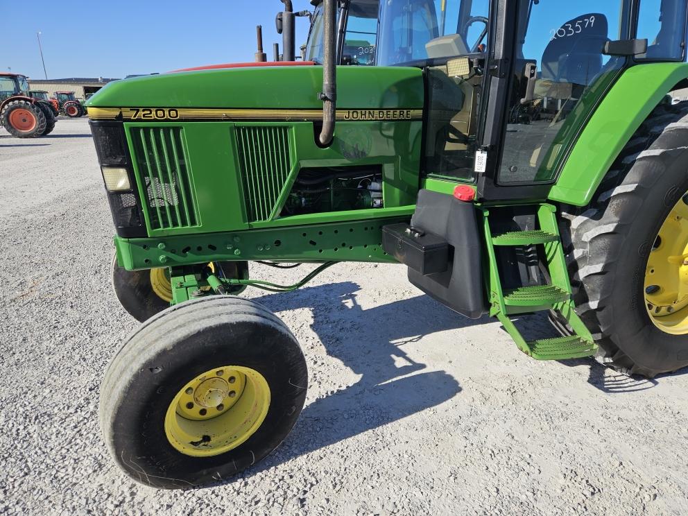 Image for 1996 John Deere 7200