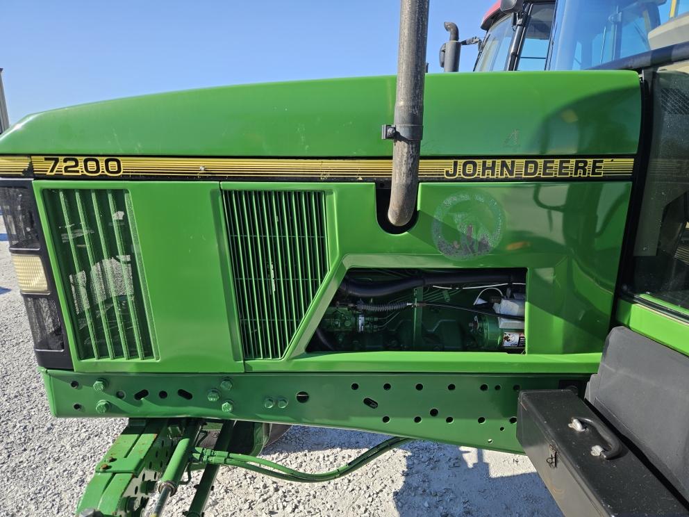 Image for 1996 John Deere 7200